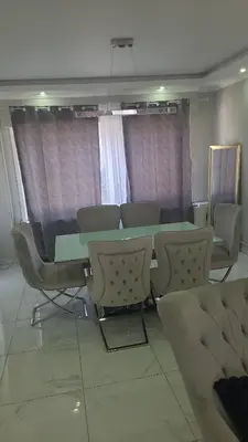 a conference room with a green table and chairs at Une Maison chaleureuse in Lebbeke