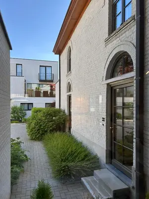 a brick building with a door and a courtyard at Hyggehus Tervuren in Tervuren