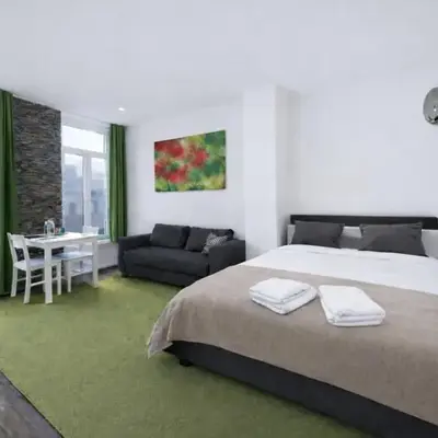 Spacious and Chic 1BR - Separate Kitchen & Washer