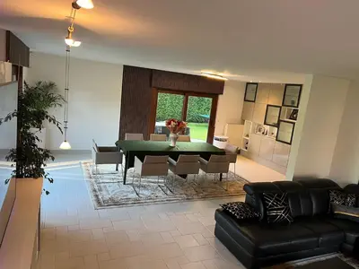 a living room with a green table and chairs at Luxe Villa Lou & Hans in Aalst