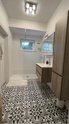 a bathroom with a sink and a mirror at PepperLake in Overijse