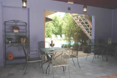 a dining room with a table and chairs and a window at Hotel Van Reeth's Koffiebranderij in Puurs