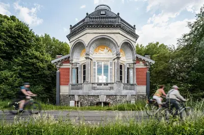 a group of people riding bikes in front of a building at Paviljoen De Notelaer in Bornem