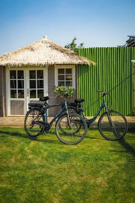 two bikes parked in front of a house at Stijl en kleur in Diest