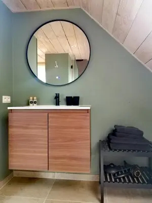 a bathroom with a sink and a mirror at B&B Heinehoeve in Kaprijke