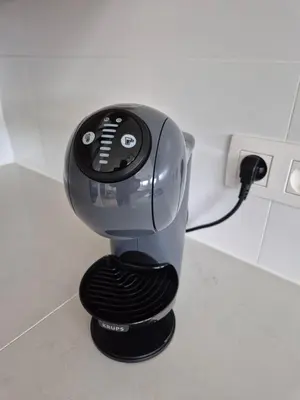 a blender sitting on a counter with a charger at Huis ALNA 7 in Mechelen