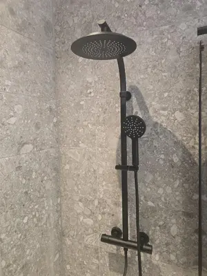 a light on the ground next to a stone wall at Topgelegen Appartement Alma in Antwerp