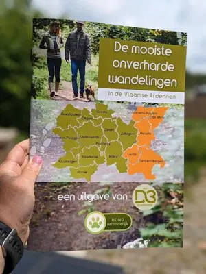 a person holding a book with a picture of a map at De Boskouter - studio - op het platteland - hondvriendelijk - gastvrij in Geraardsbergen