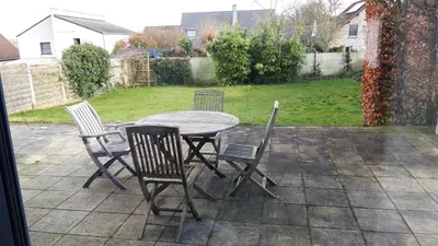 a table and four chairs on a patio at Villa in Diest nabij het groen in Diest