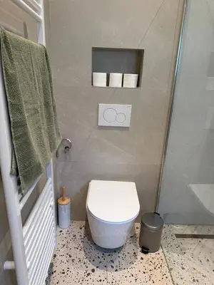 a small bathroom with a toilet and towels at Le Goujons - New apartment near Midi Station in Brussels