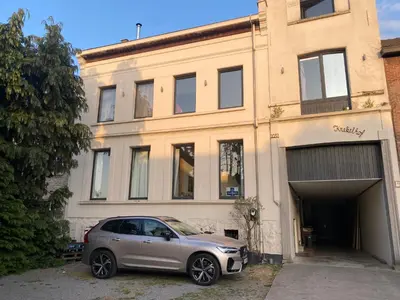a silver car parked in front of a building at Huis krekelhof in Antwerp