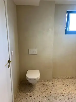 a bathroom with a toilet and a window at Libre in Temse
