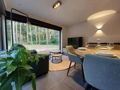 a dining room with a table and a plant at Vakantiewoning in 't groen-Lille in Lille
