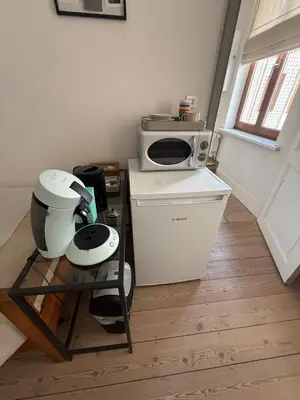 a kitchen with a microwave on top of a counter at Dock Suites in Ghent