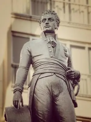 a statue of a man standing in front of a building at B&B Lieven Bauwens in Ghent