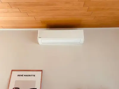 a light on a wall with a wooden ceiling at Charmante woning in de Vlaamse Ardennen in Sint-Lievens-Houtem