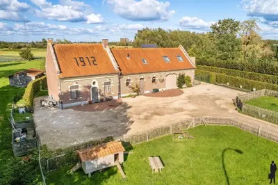 an aerial view of a large house with a yard at Klavertje Lier Pallieter in Lier