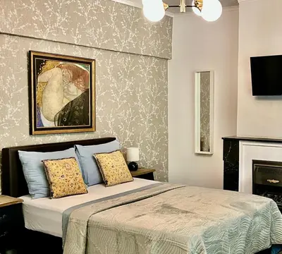 a bedroom with a bed with a painting on the wall at Happy Home in Brussels