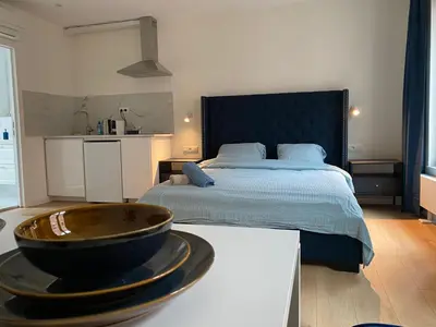 a bedroom with a bed and a bowl on a table at Grote Markt suite 3 in Antwerp