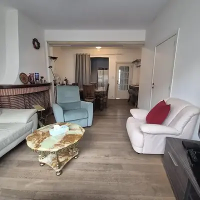 Large 1st floor apartment
