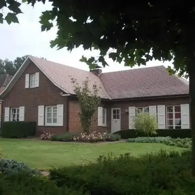 The Oak & Squirrel Villa