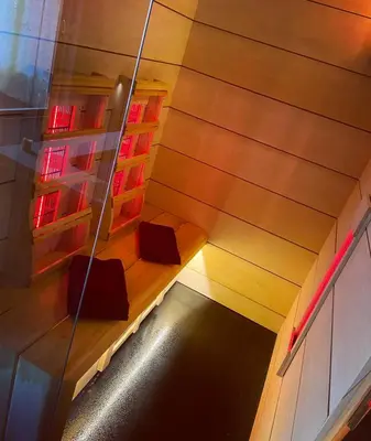 an overhead view of a room with red lights at Dtoxx Waasmunster in Waasmunster