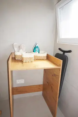 a wooden desk with two baskets on top of it at B&B by Delizia met mogelijkheid tot bijhuren van privé wellness in Rumst