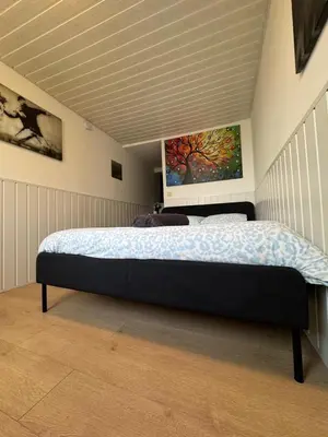 a bedroom with a bed in a room at Studio individuel in Dilbeek