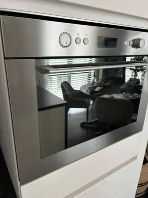 a microwave oven with a table in a room at Appartement historisch centrum Antwerpen in Antwerp