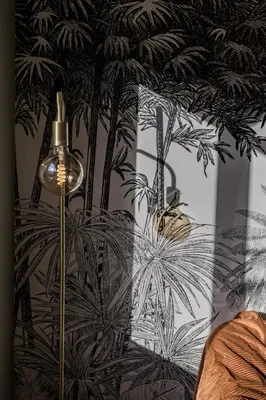 a wall with a drawing of a palm tree on it at Adorable maison 3ch proche de Bruxelles-Tervuren in Tervuren
