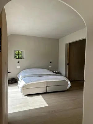 a bedroom with a large white bed in a room at De Middenblijk in Turnhout
