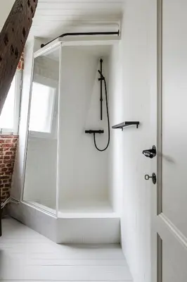 a shower in a bathroom with a glass door at De Zwarte Molen - erfgoedlogie in het groen in Lille