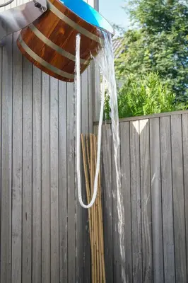 a bird bath attached to a wooden fence at Relax Ohm in Zottegem