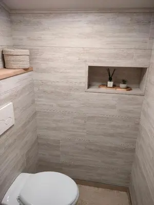 a bathroom with a white toilet in a room at Het Karperhuisje in Geel