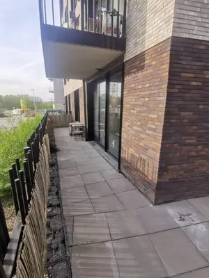 a building with a balcony and a patio at collocation en metro erasme in Brussels