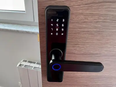 a close up of a door handle on a kitchen door at WelKom Studios in Zaventem