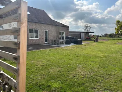 a fence in front of a house with a yard at Bij Liezeke in Zemst