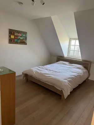 a bedroom with a bed and a window at Oase in the City in Brussels