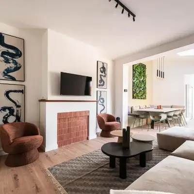 Spacious 5-room house near Brussels with private parking