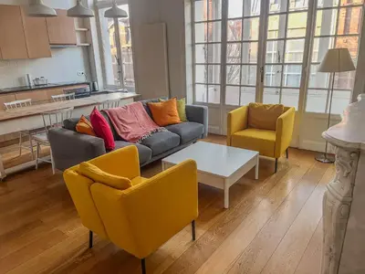 a living room with a couch and two chairs at Un paradis au coeur de Bruxelles in Brussels