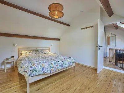 a bedroom with a bed and a wooden floor at Lierelodge in Oud-Turnhout