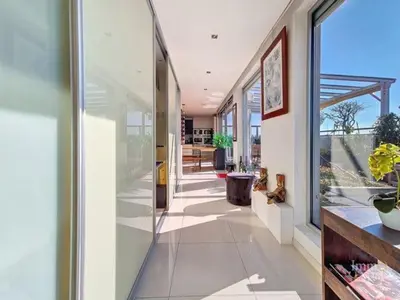 a hallway of a house with a glass door at Vaste et somptueux appartement à Bruxelles in Brussels