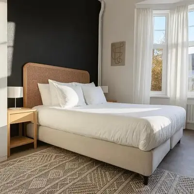 Modern 2-Bedroom Apartment for 4 Guests