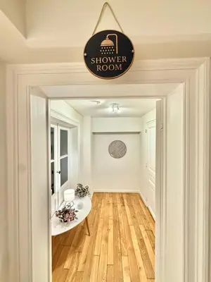 a hallway with a mirror and a sign that reads showkeeper room at European Lodge Rooms Brussels in Brussels