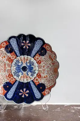 a plate with a flower on it sitting on a table at Inner-Homes in Antwerp