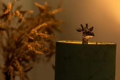 a small figurine of a deer in a black vase at Casa Cava B&B in Dendermonde