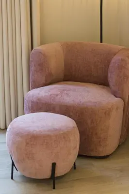 a chair and a stool in a living room at Bed and Breakfast L'Orée Du Bois in Wavre