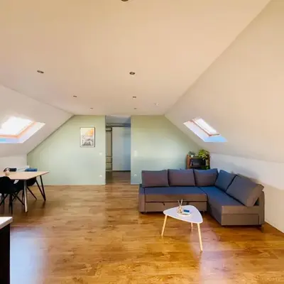 Ruime studio met eigen ingang en private badkamer