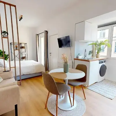 studio centre Bruxelles avec grand balcon pour 2personnes