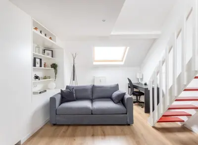 a living room with a couch and a desk at Escapade cosy Quartier EU Place Jourdan in Brussels